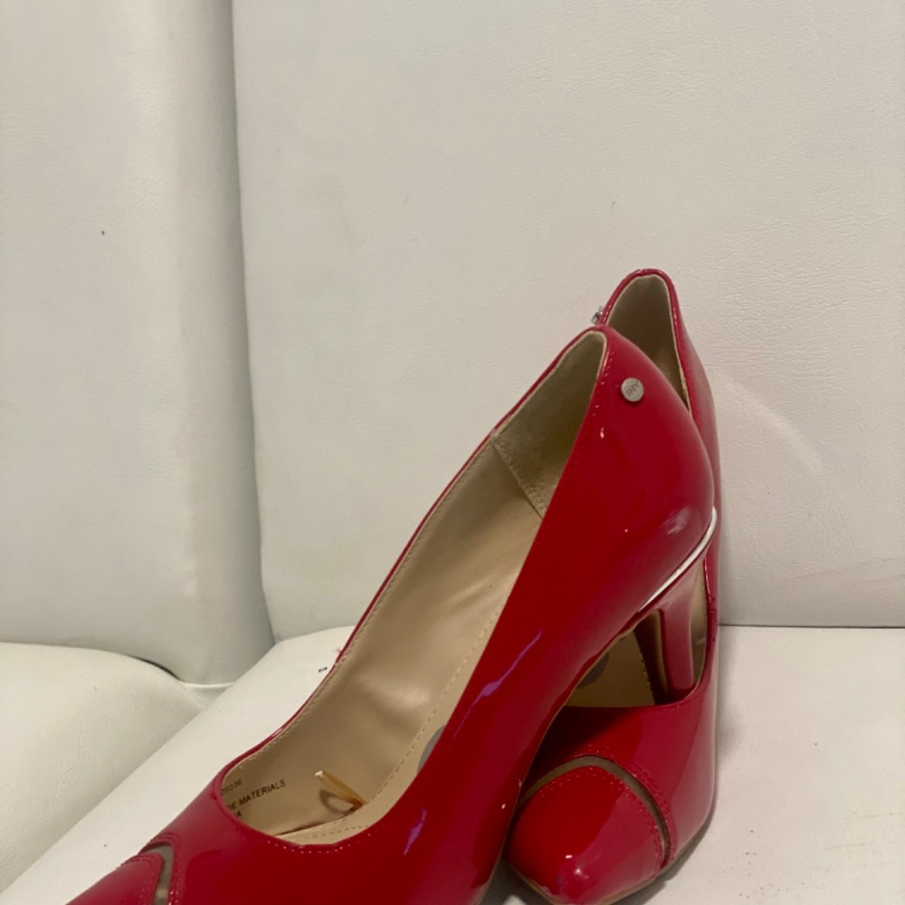Red Heels - Picture 4 of 8